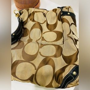 Gorgeous sings ute Coach Hobo bag